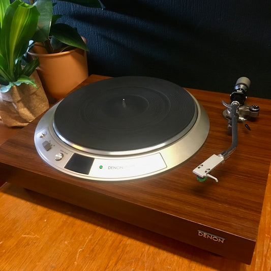 Denon DP-2000 Quartz Direct Drive Turntable