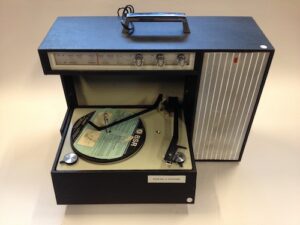 Challenge portable record player with radio
